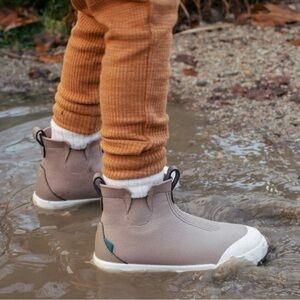 Vessi Kids Weekend Chelsea in Shiitake Brown